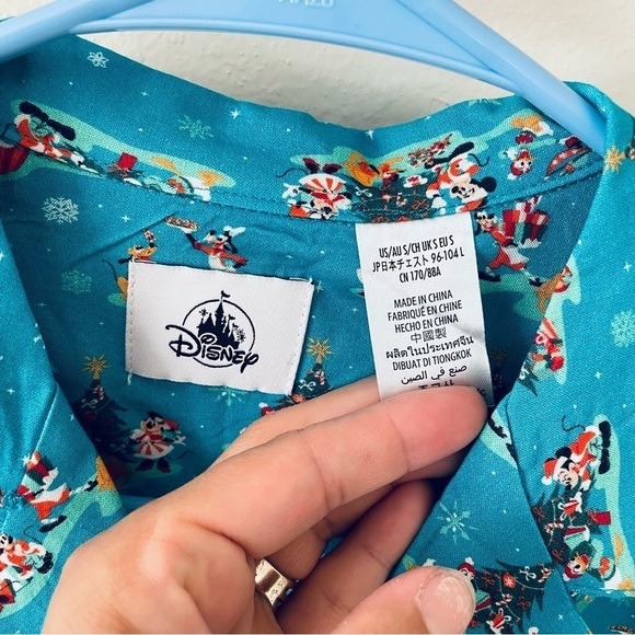 🎄 NWT Disney Parks Christmas Button-Up Shirt – Mickey & Friends (Size S) 🎅✨ - Picture 4 of 12